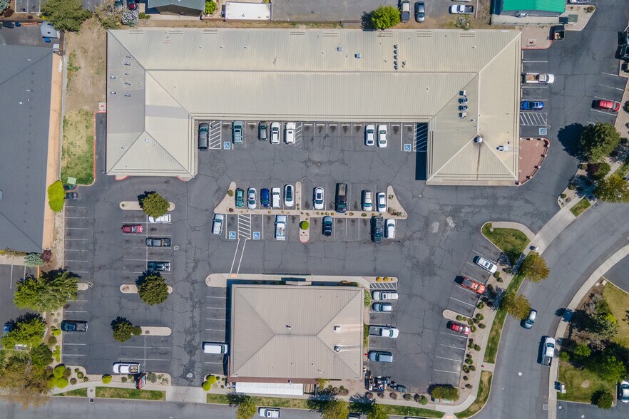 More Photos Of 2570-2680 NE Twin Knolls Dr, Bend Restaurant For Sale