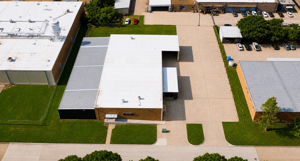 More Photos Of 4529 Gold Rd, Dallas Distribution For Sale