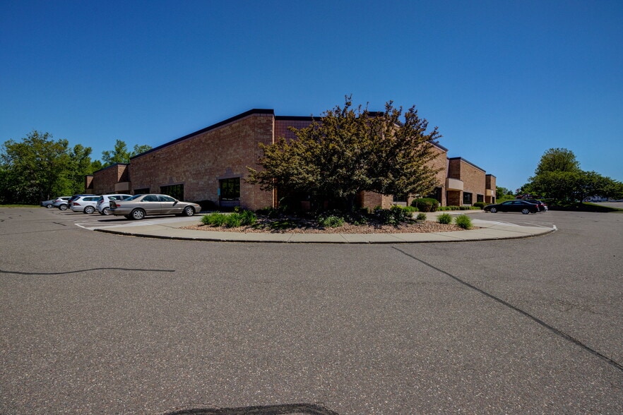 More Photos Of 7002-7018 N 6th St, Oakdale Light Manufacturing For Lease
