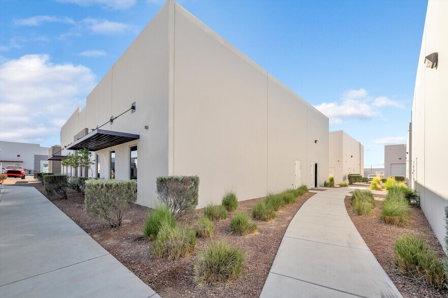 More Photos Of 2645 W Cheyenne Ave, North Las Vegas Flex For Sale