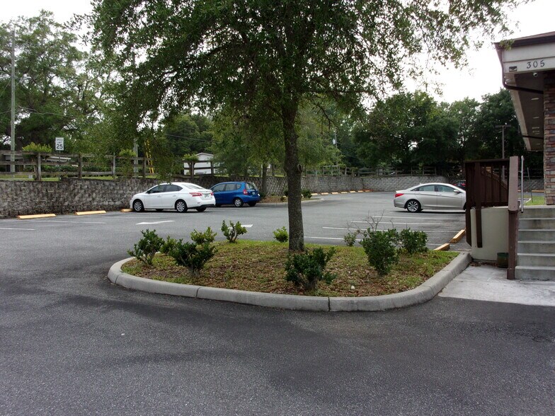More Photos Of 305 Skyline Dr, Lady Lake Medical For Lease