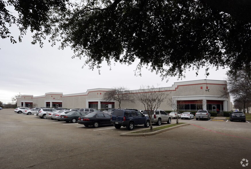 More Photos Of 2364 Merritt Dr, Garland Warehouse For Lease