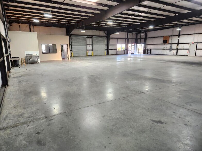 More Photos Of 4565 Skyway Dr, Olivehurst Warehouse For Lease