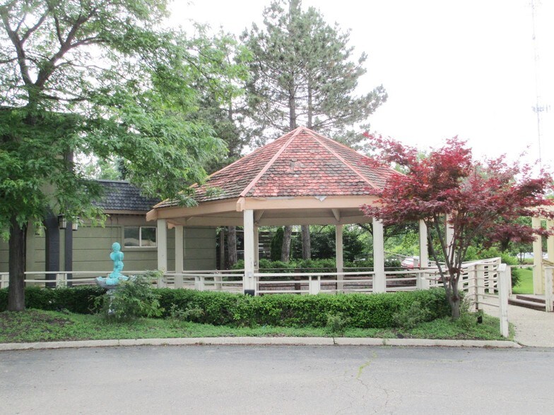 More Photos Of 41990-42050 Grand River Ave, Novi General Retail For Sale