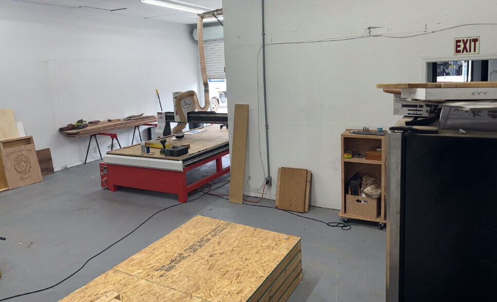 More Photos Of 1726-1738 SW Biltmore St, Port Saint Lucie Light Manufacturing For Lease