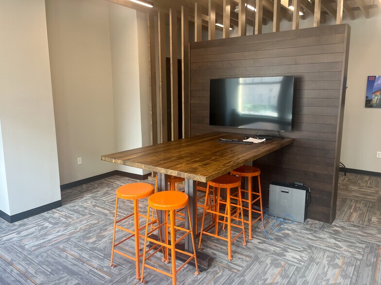 More Photos Of 640 N Vel R Phillips Ave, Milwaukee Office For Lease