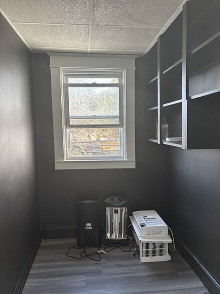 More Photos Of 1004 Reisterstown Rd, Pikesville Storefront Retail Office For Lease