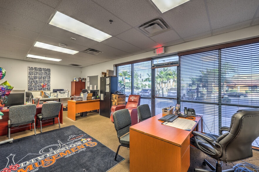 More Photos Of 5321 Cameron St, Las Vegas General Retail For Sale