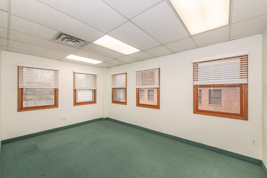 More Photos Of 59 E Mill Rd, Long Valley Office For Sale