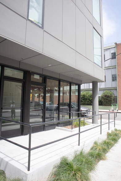 More Photos Of 6762 Hawthorn Ave, Los Angeles Apartments For Lease