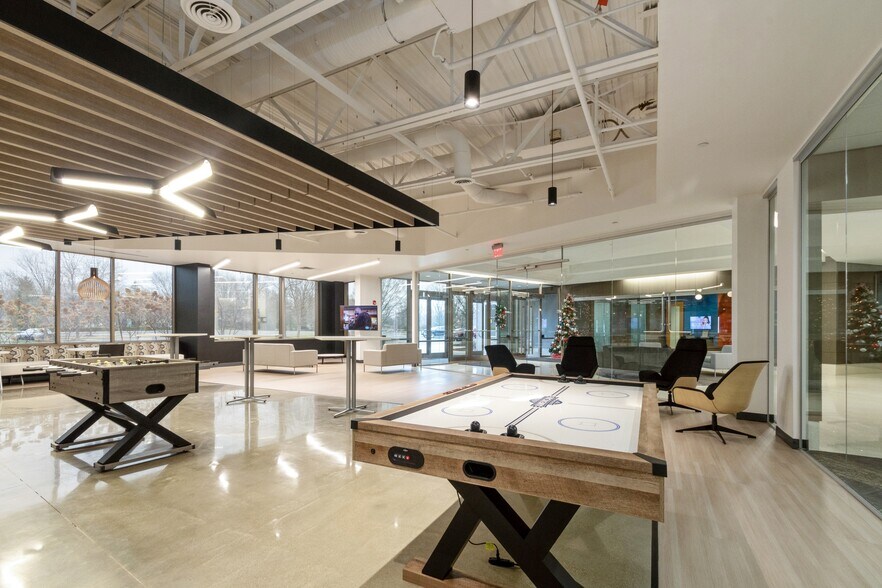 More Photos Of 501 Pennsylvania Pky, Indianapolis Office For Lease