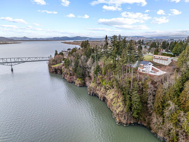 More Photos Of 572 Columbia St, Cathlamet Apartments For Sale