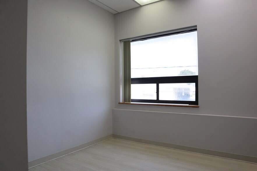 More Photos Of 2120 Eglinton Ave W, Toronto Office For Lease