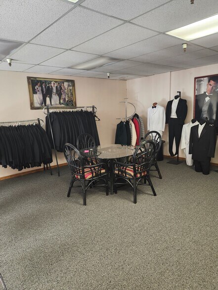 More Photos Of 9455 S Union Sq, Sandy Storefront Retail Office For Sale