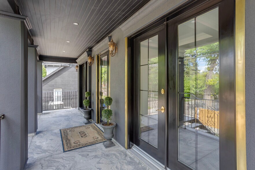 More Photos Of 11833 102 Ave NW, Edmonton Medical For Sale