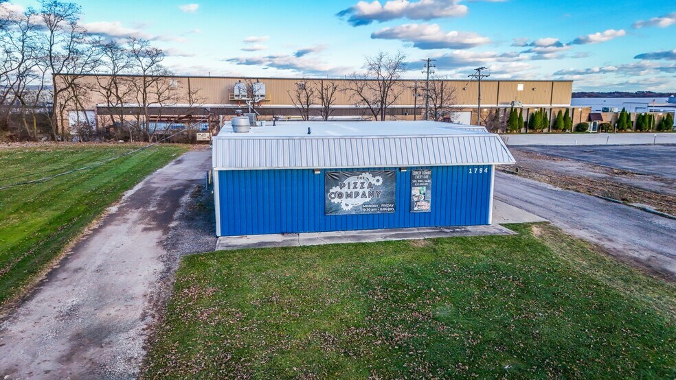 More Photos Of 1794 Harrington Memorial Rd, Mansfield Bar For Sale