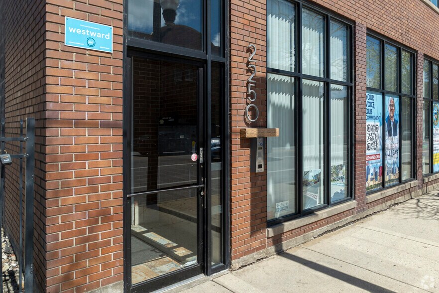 More Photos Of 2246-2252 W Chicago Ave, Chicago Apartments For Lease