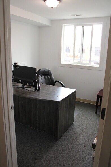 More Photos Of 7817 Pacific Ave, Tacoma Office For Sale