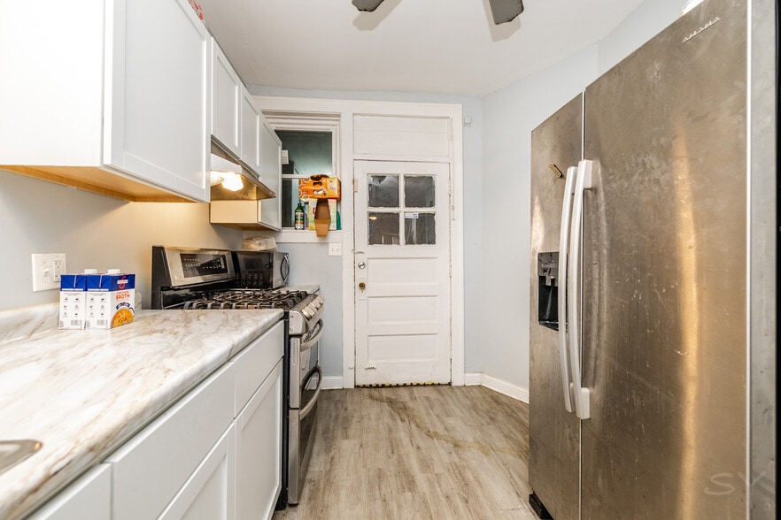 More Photos Of 7751 S Phillips Ave, Chicago Industrial For Sale