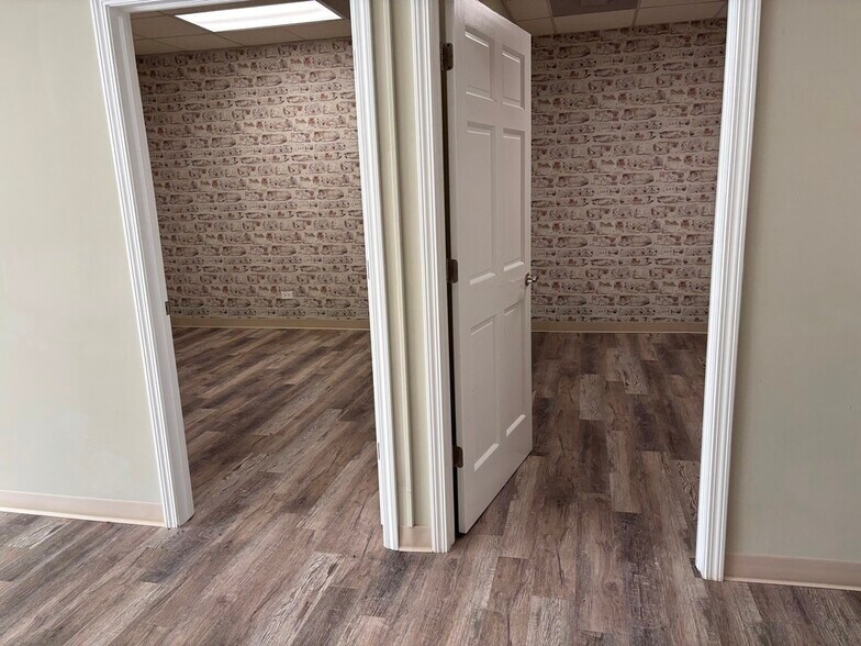 More Photos Of 4212 W Irving Park Rd, Chicago Office For Sale
