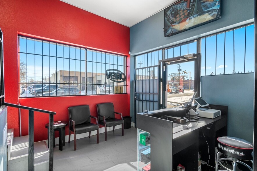 More Photos Of 1535 Chester St, Aurora Auto Repair For Sale