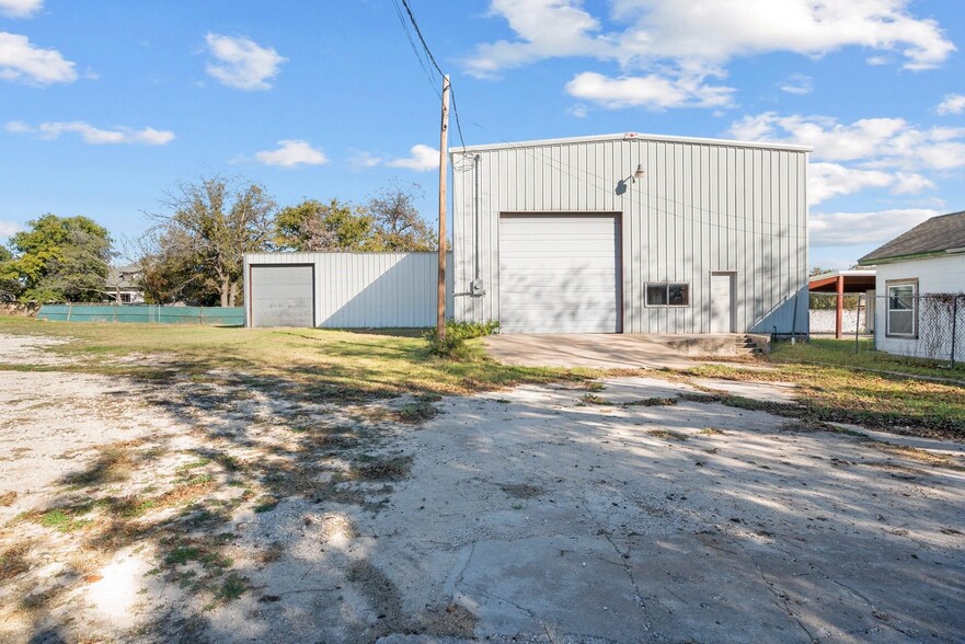 Primary Photo Of 503 W Central Ave, Comanche Industrial For Sale