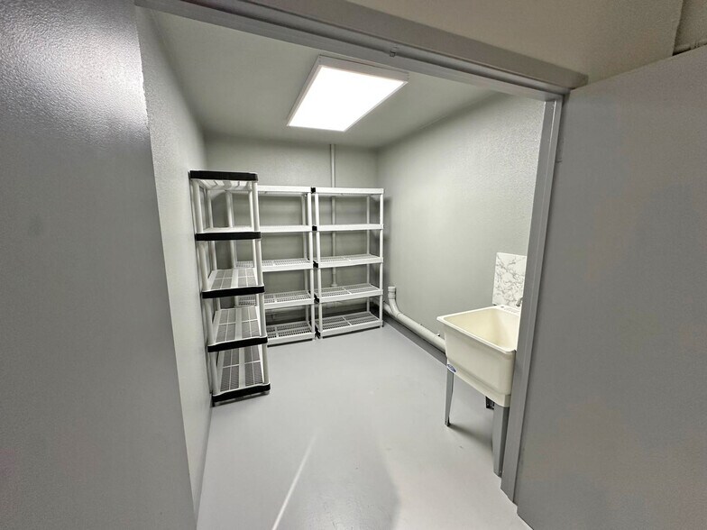 More Photos Of 343-345 W 9th St, Santa Rosa Warehouse For Sale