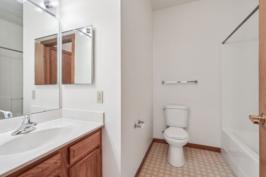 More Photos Of 134 Main St, Racine Apartments For Sale