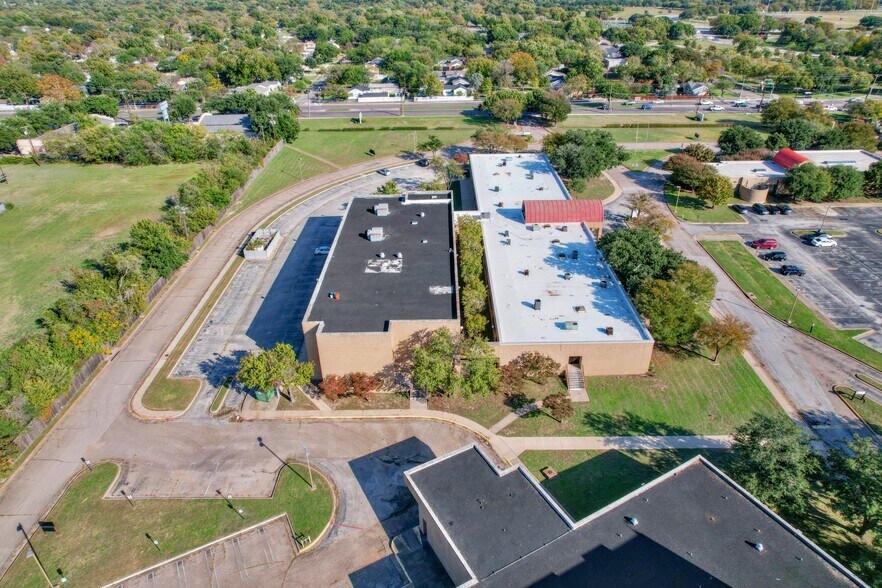 More Photos Of 2909 S Hampton Rd, Dallas Medical For Sale