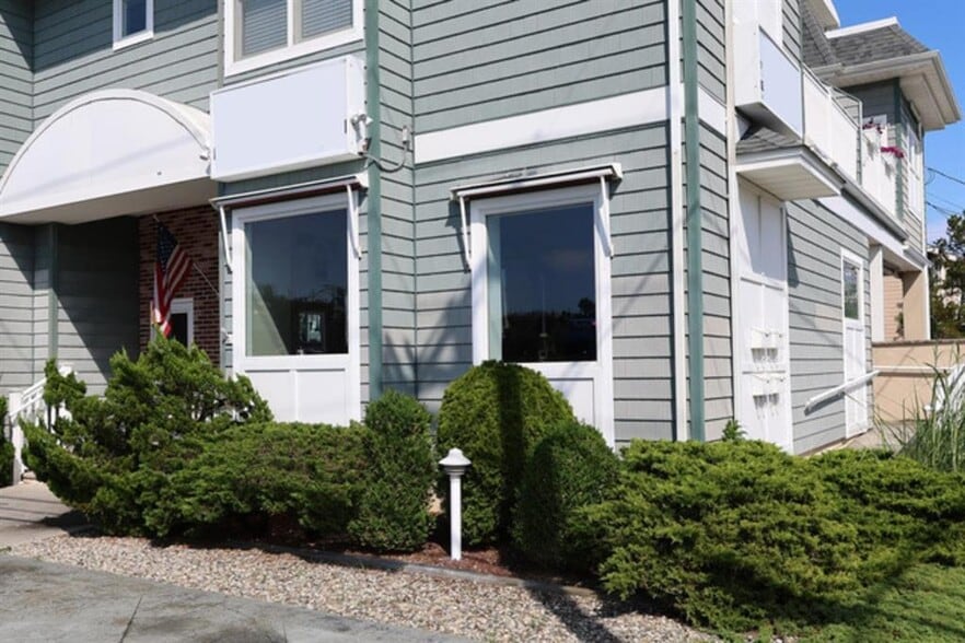 More Photos Of 3287 Dune Dr, Avalon Storefront Retail Residential For Sale