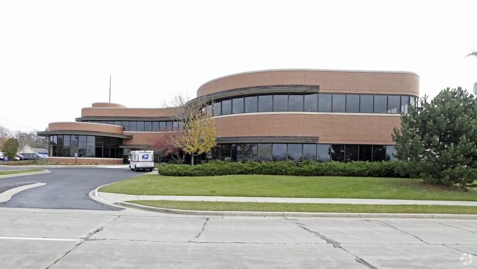 More Photos Of 6980 N Port Washington Rd, Glendale Office For Lease