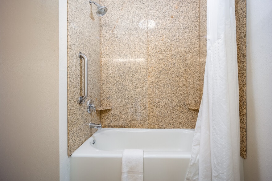 More Photos Of 7840 NW 39th Expy, Bethany Hotel For Sale