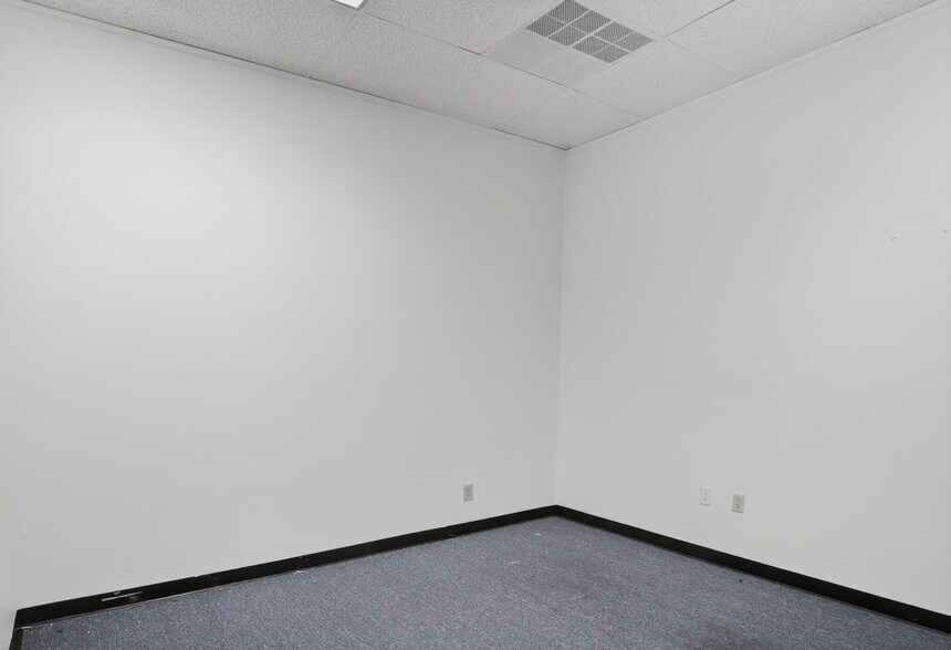 More Photos Of 126 N Main St, Warrenton Medical For Lease