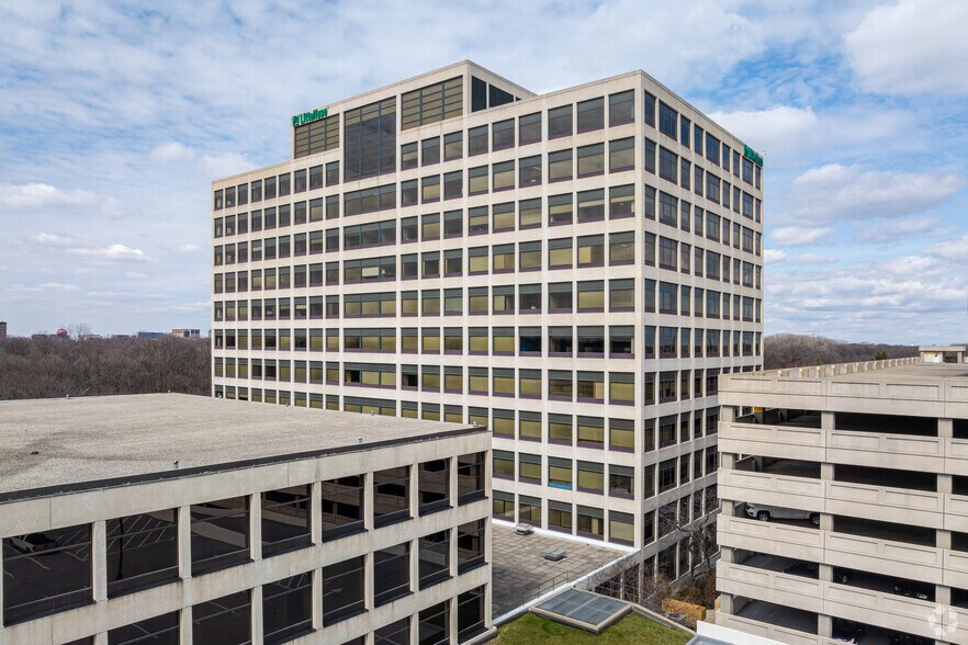 More Photos Of 8745 W Higgins Rd, Chicago Office For Sale