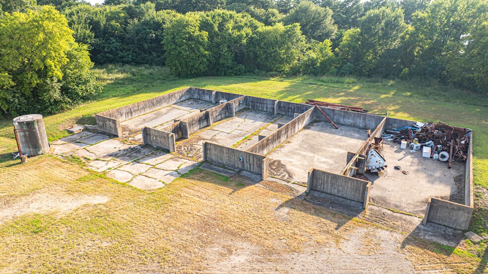 More Photos Of 220 Progress Blvd, Longview Warehouse For Sale