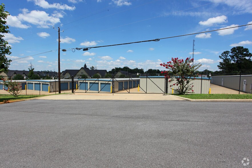 More Photos Of 601 Opelika Rd, Auburn Self Storage For Lease