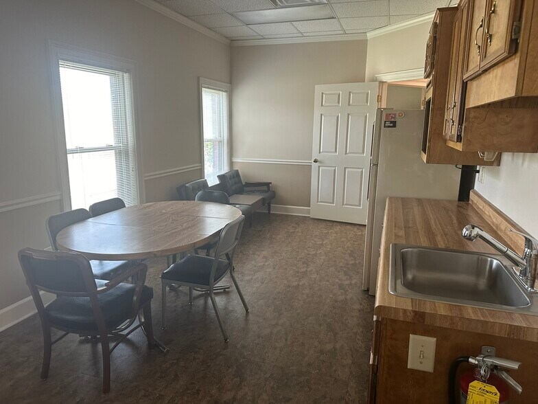 More Photos Of 2601 Commons Blvd, Augusta Office For Lease
