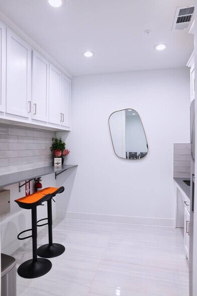 More Photos Of 2681 MacArthur Blvd, Lewisville Medical For Sale