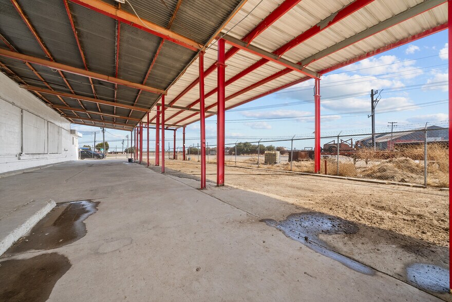 More Photos Of 550 Highway 46, Wasco Warehouse For Lease