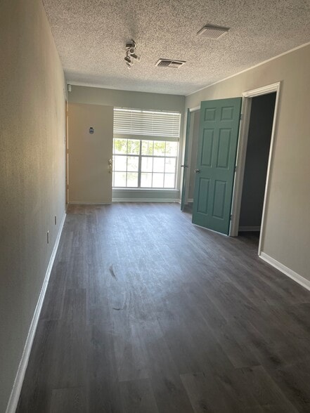 More Photos Of 2302 45th St, Galveston Office For Lease