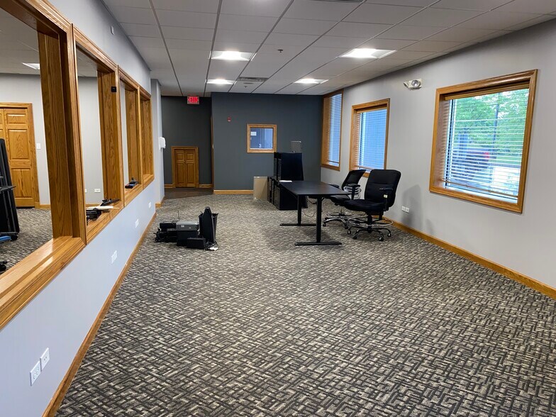 More Photos Of 9200 W 191st St, Mokena Office For Sale