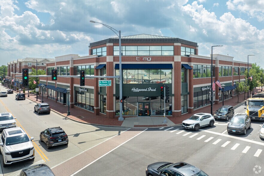 More Photos Of 775 Waukegan Rd, Deerfield Storefront For Lease