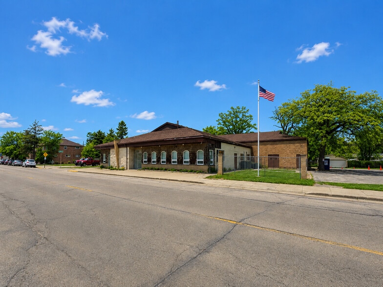 More Photos Of 742 W Greenwood Ave, Waukegan Office For Sale