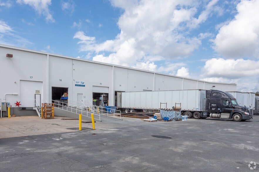 More Photos Of 23700 Pebble Run Pl, Sterling Warehouse For Lease