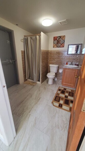 More Photos Of 330-332 W 9th St, Hialeah Storefront Retail Office For Lease