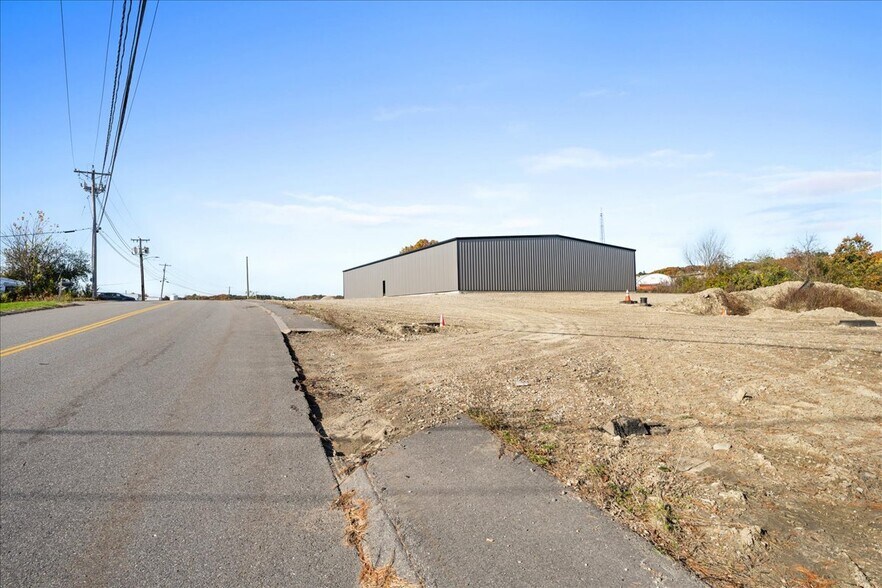 More Photos Of 15 Technology Dr, Auburn Warehouse For Lease