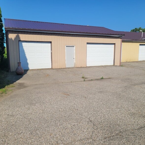 More Photos Of 519 A N Mason St, Mason Auto Salvage Facility For Lease