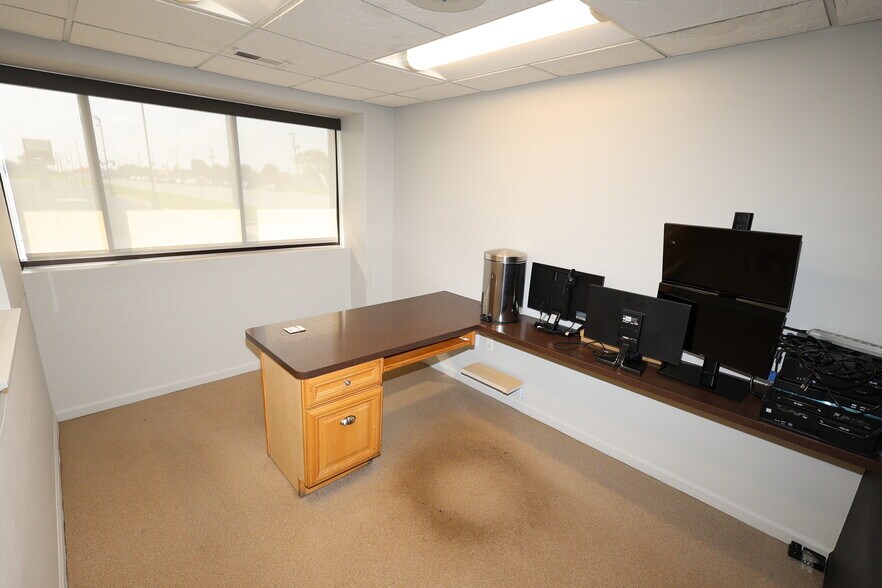 More Photos Of 23119 US Highway 33, Elkhart Storefront For Lease