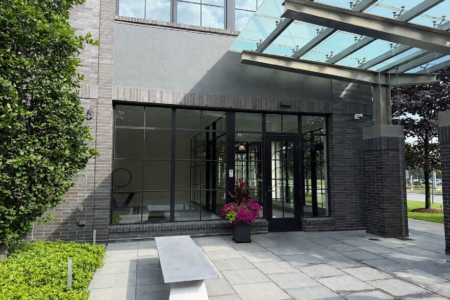 More Photos Of 35975 Woodward Ave, Birmingham Office For Lease