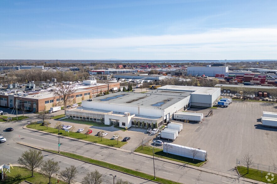 More Photos Of 1415 32e Avenue, Montréal Distribution For Lease